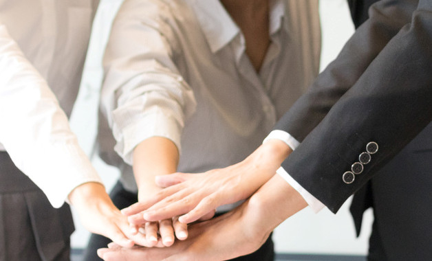 電子商務(wù)系統(tǒng)開發(fā)助理崗位職責(zé)職位要求（2篇范文）