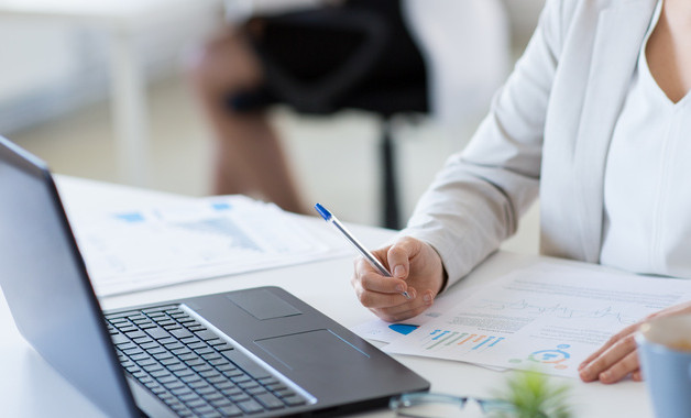 2024年上半年銀行柜臺人員年終述職報告十二篇