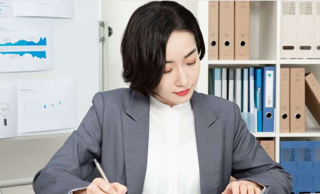 總經(jīng)理個(gè)人年終述職報(bào)告十二篇